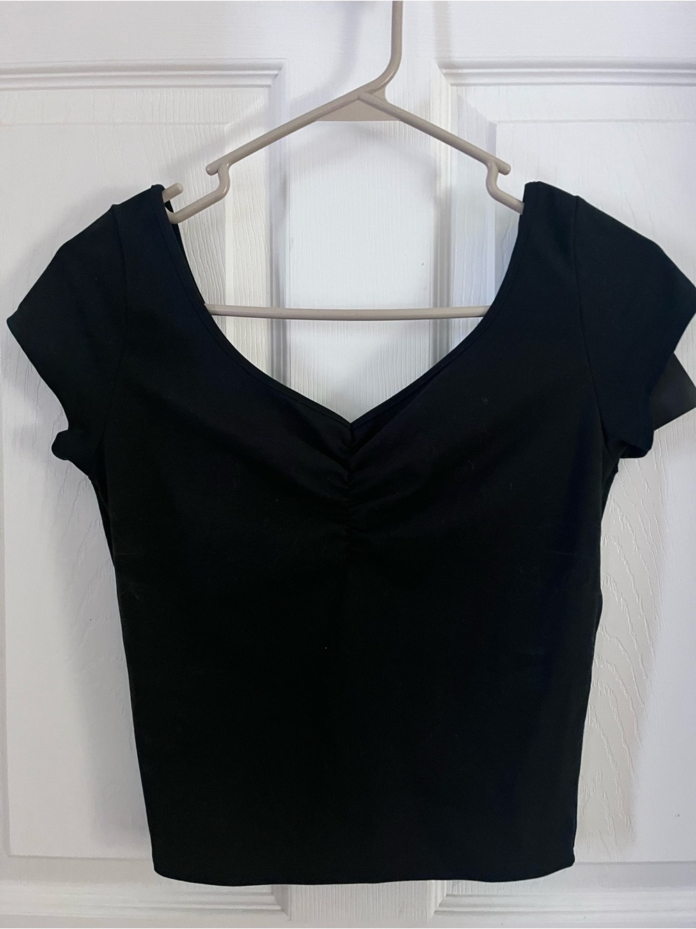 Under Armour Black Ruched V-Neck Crop Tee